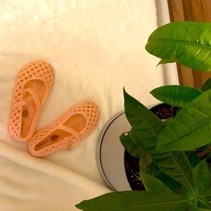 Dusty pink jelly sandals